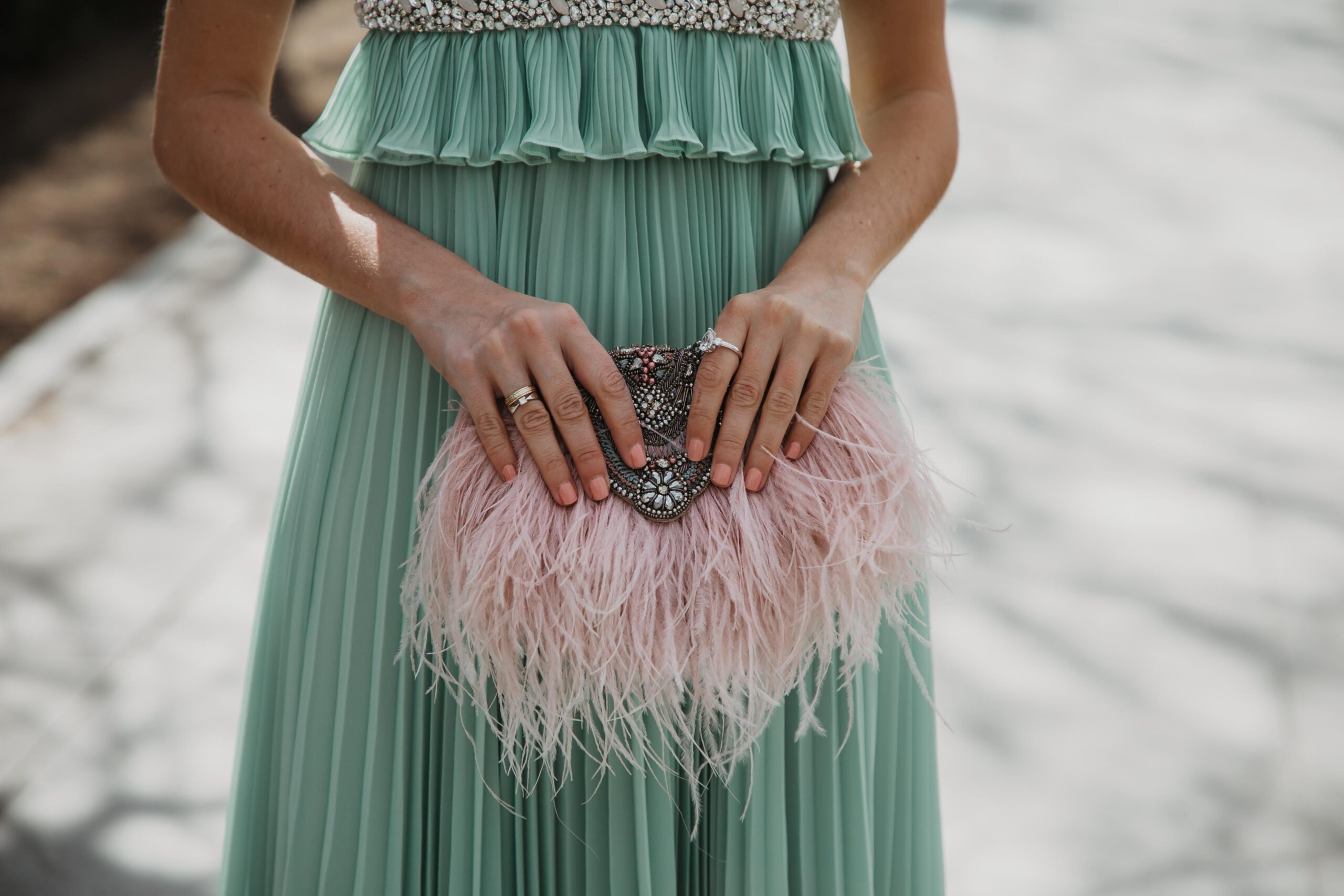 Vestido-plisado-largo-en-verde-agua-de-Bgo-and-Me-3